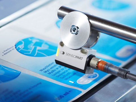 Die Hauptaufgabe des RGB-Farbsensors FT 25-C ist die Detektion einer vordefinierten Farbe. Mit seiner hohen Schaltfrequenz von 10 kHz ist er auch in sehr schnell getakteten Anwendungen, beispielsweise zur Detektion von Druckmarken, einsetzbar.