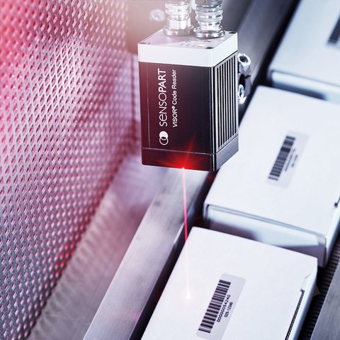 Der Codeleser von SensoPart liest gedruckte Barcodes zuverlässig aus 